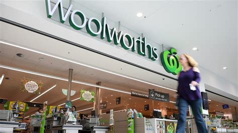 woolworths hours anzac day